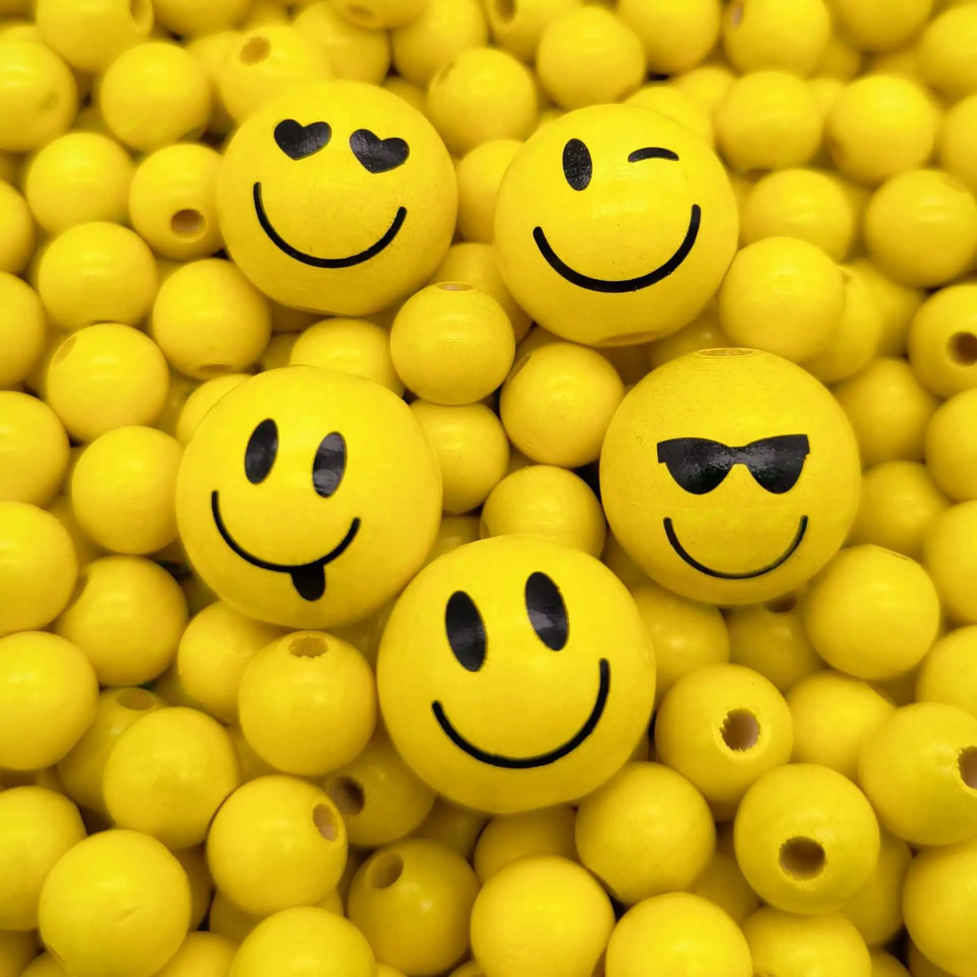 Smiley motif bead